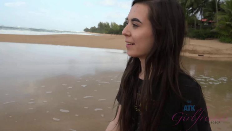 Ariel finds some amazing places in Hawaii, and in your heart.